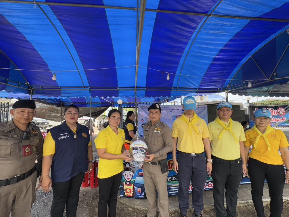 📣สภ.โพทะเล แจกหมวกกนิรภัยให้ประชาชน📣