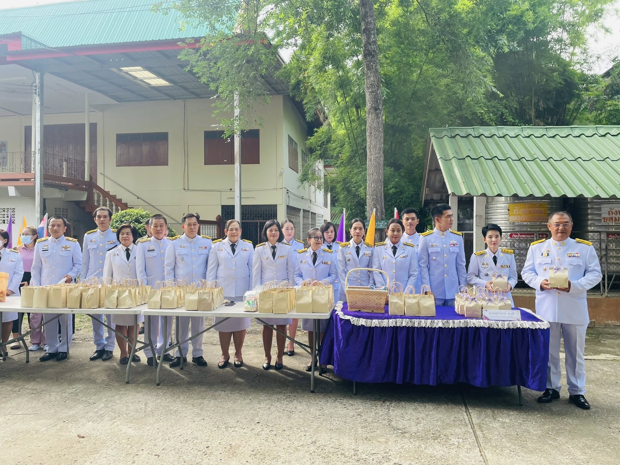 ร่วมพิธีทำบุญตักบาตร ถวายพระราชกุศล เนื่องในโอกาสวันเฉลิมพระชนมพรรษา สมเด็จพระนางเจ้าสุทิดา พัชรสุธาพิมลลักษณ พระบรมราชินี 3 มิถุนายน 2568