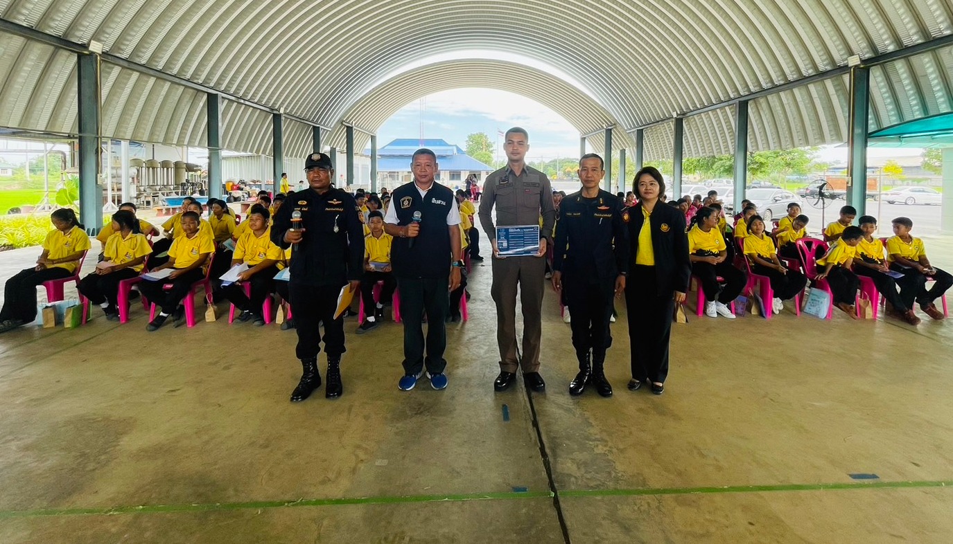 ตำรวจโพทะเล ร่วมประชาสัมพันธ์ให้ความรู้เกี่ยวกับยาเสพติด เรื่องในวันต่อต้านยาเสพติดโลก